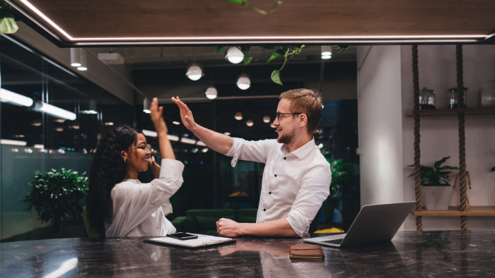 A couple calculating the savings of an advertising campaign after optimizing the e-commerce store’s UX